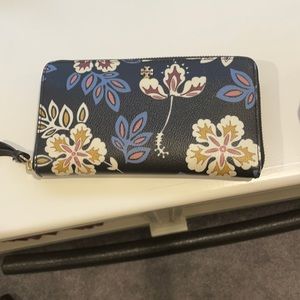 Tory Burch wallet